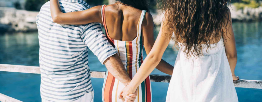 Entretenir une relation polyamoureuse avec un partenaire monogame